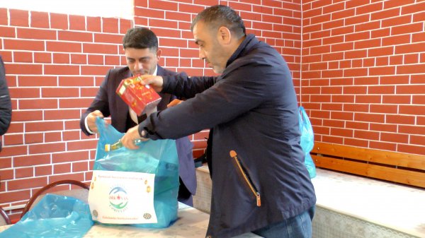 Ərkivanda 210 ailəyə bayram sovqatı verildi – VİDEO/FOTOLAR
