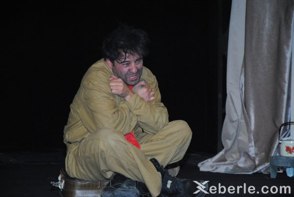 Sumqayıt teatrında yeni tamaşa izdiham yaratdı (FOTO)