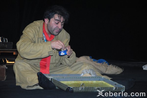 Sumqayıt teatrında yeni tamaşa izdiham yaratdı (FOTO)