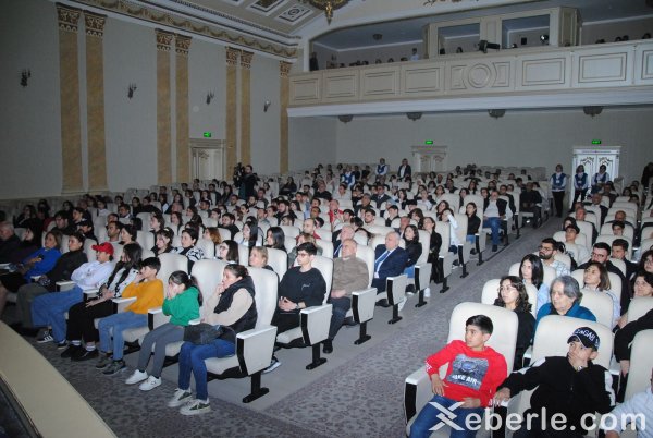 Sumqayıt teatrında yeni tamaşa izdiham yaratdı (FOTO)