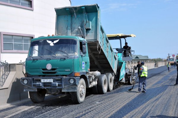 Sumqayıtda yolların asfaltlanması davam edir – FOTO