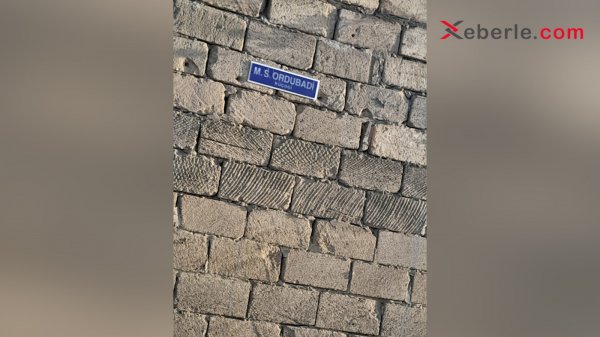 Sumqayıtın bu yolları pis vəziyyətdədir – Yağışda palçıqdan keçmək olmur (FOTO)