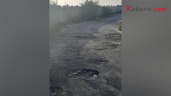 Sumqayıtın bu yolları pis vəziyyətdədir – Yağışda palçıqdan keçmək olmur (FOTO)
