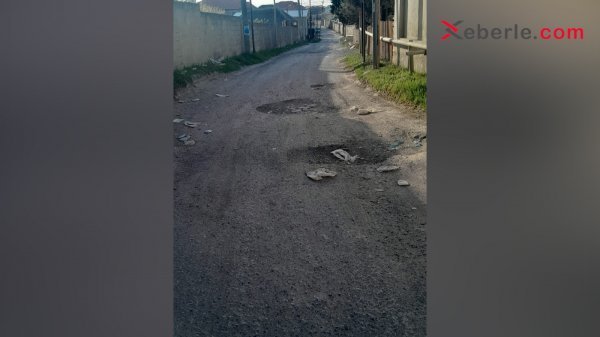 Sumqayıtın bu yolları pis vəziyyətdədir – Yağışda palçıqdan keçmək olmur (FOTO)