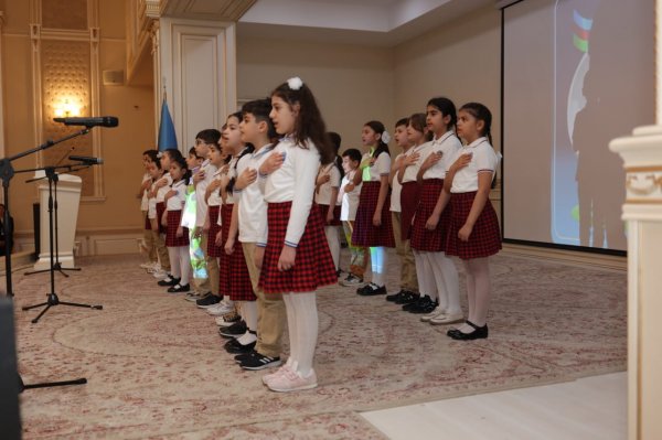 Sumqayıt təhsil ictimaiyyətinin iştirakıyla "Gənclər Gələcəkdir" tədbiri keçirilib (FOTO)