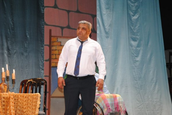 Sumqayıt teatrı tamaşaçılarını heyrətləndirdi (FOTOLAR)