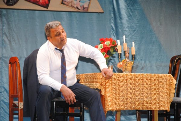 Sumqayıt teatrı tamaşaçılarını heyrətləndirdi (FOTOLAR)