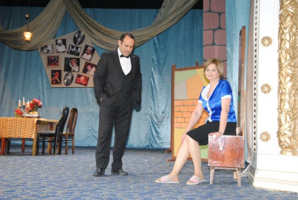 Sumqayıt teatrı tamaşaçılarını heyrətləndirdi (FOTOLAR)
