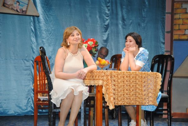 Sumqayıt teatrı tamaşaçılarını heyrətləndirdi (FOTOLAR)