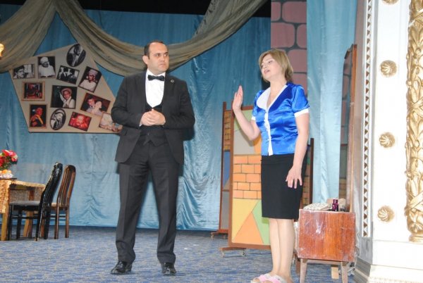 Sumqayıt teatrı tamaşaçılarını heyrətləndirdi (FOTOLAR)