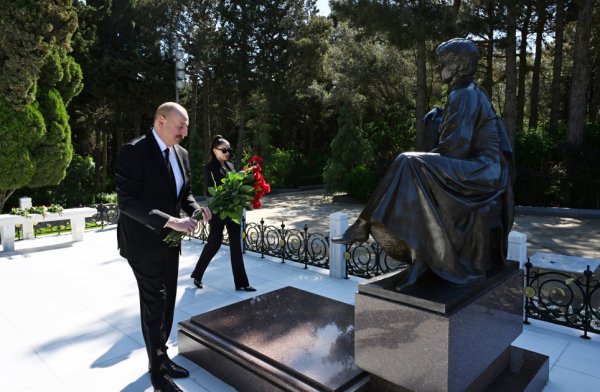 Prezident və birinci xanım Ulu Öndər Heydər Əliyevin məzarını ziyarət ediblər - FOTOLAR