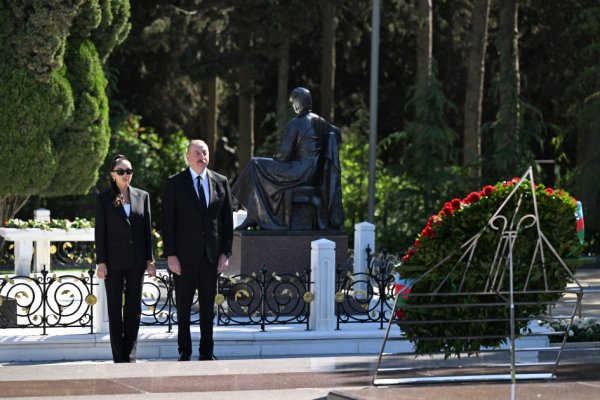 Prezident və birinci xanım Ulu Öndər Heydər Əliyevin məzarını ziyarət ediblər - FOTOLAR