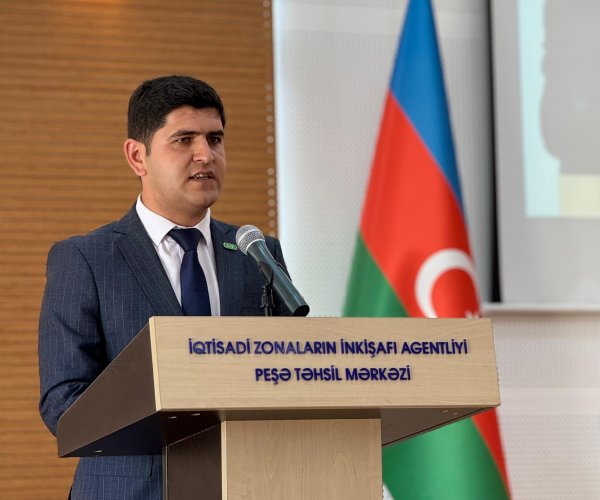 Peşə Təhsil Mərkəzində Ulu Öndər Heydər Əliyevin anadan olmasının 101 illiyinə həsr olunmuş tədbir keçirilib - FOTOLAR