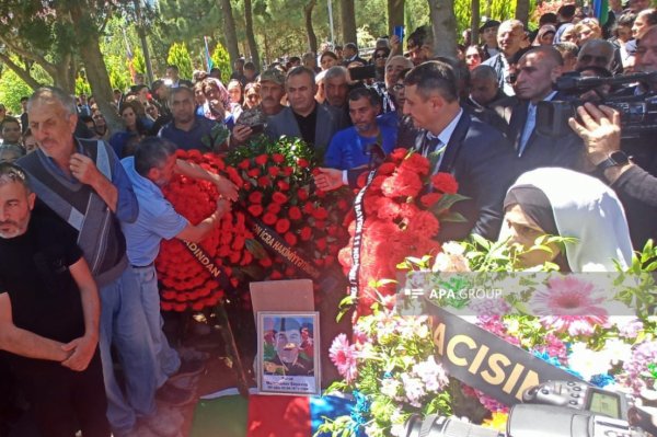 Birinci Qarabağ müharibəsində itkin düşmüş Siyavuş Məmmədovun qalıqları Sumqayıtda dəfn olunub - FOTO