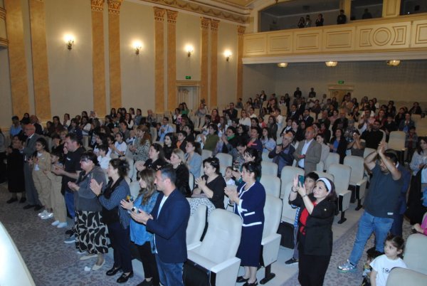 Sumqayıt teatrında mərhum rejissorun xatirəsi anıldı (FOTOLAR)