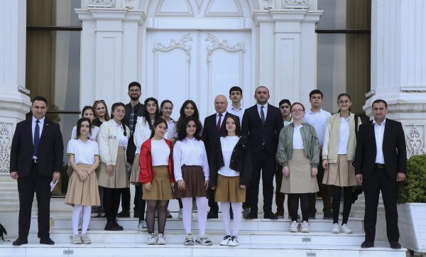 AzMİU Təbliğat-təşviqat qrupu Sumqayıt məktəbliləri ilə görüşüb (FOTOLAR) AzMİU Təbliğat-təşviqat qrupu Sumqayıt məktəbliləri ilə görüşüb (FOTOLAR)
