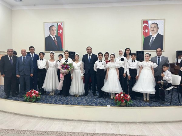 "Yaşıl dünya naminə həmrəylik ili" və Ümummilli Lider Heydər Əliyevin anadan olmasının 101 illiyinə həsr olunmuş hesabat konserti keçirilib - FOTOLAR