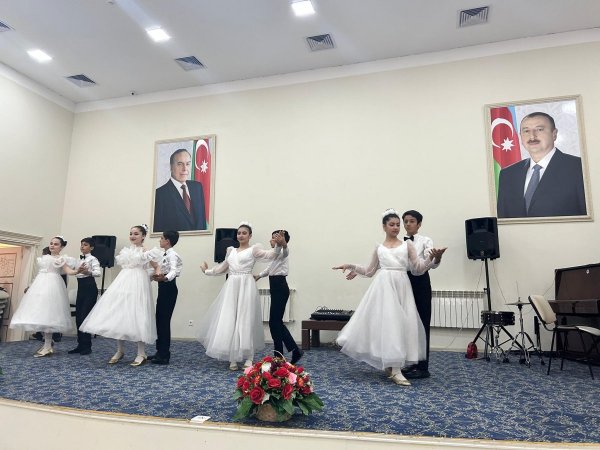 "Yaşıl dünya naminə həmrəylik ili" və Ümummilli Lider Heydər Əliyevin anadan olmasının 101 illiyinə həsr olunmuş hesabat konserti keçirilib - FOTOLAR
