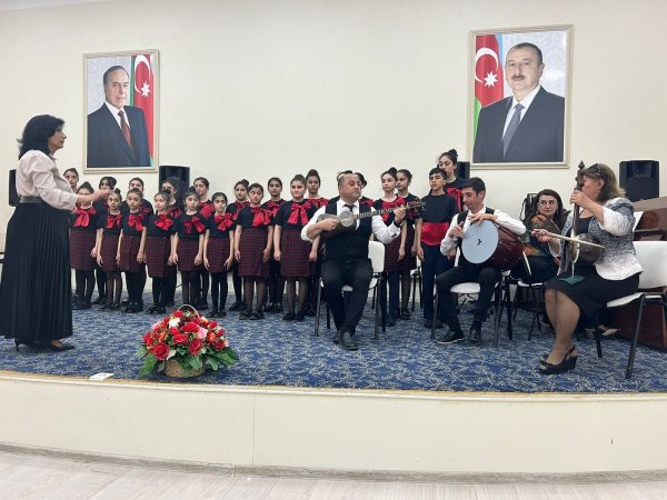 "Yaşıl dünya naminə həmrəylik ili" və Ümummilli Lider Heydər Əliyevin anadan olmasının 101 illiyinə həsr olunmuş hesabat konserti keçirilib - FOTOLAR