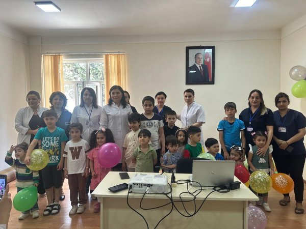 Sumqayıt Tibb Mərkəzi uşaqları təbrik etdi - FOTOLAR