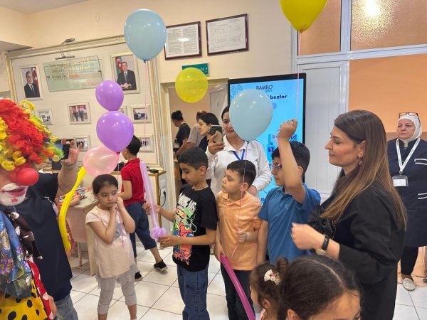 Sumqayıt Tibb Mərkəzi uşaqları təbrik etdi - FOTOLAR