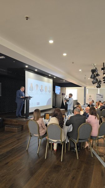 Qadın sahibkarlarının əməkdaşlığının gücləndirilməsi ilə biznes imkanlarının yaradılması üzrə forum keçirilib - FOTOLAR