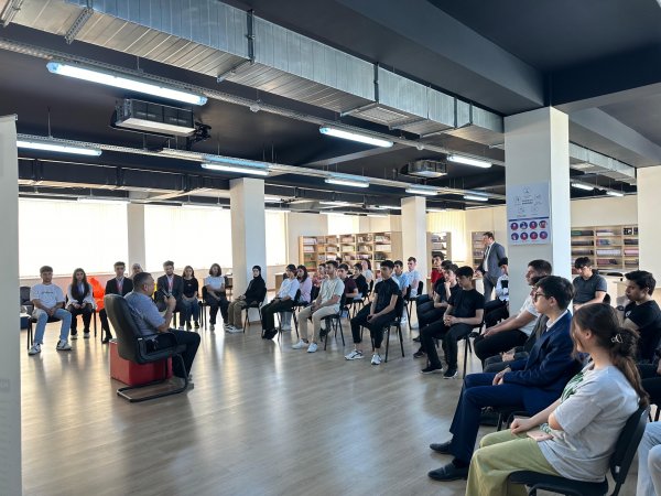Peşə Təhsil Mərkəzində “İnformasiya Kommunikasiya Texnologiyaları”  seminarı keçirilib