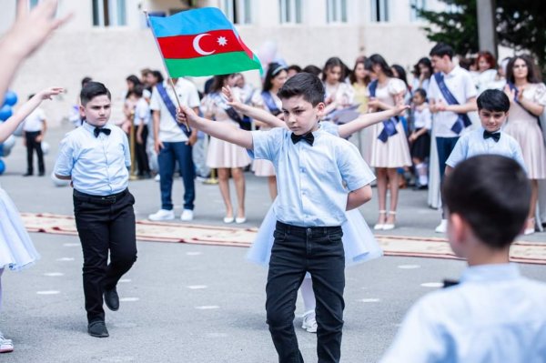 Sumqayıt məktəblərində “Son zəng” tədbirləri keçirilib (FOTOLAR)