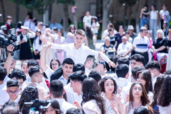 Sumqayıt məktəblərində “Son zəng” tədbirləri keçirilib (FOTOLAR)