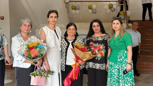 Sumqayıtın tanınmış pedaqoqu məktəbə “əlvida” dedi, 39 il öncəki məzunları ilə görüşdü - VİDEO (FOTOLAR)