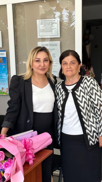 Sumqayıtın tanınmış pedaqoqu məktəbə “əlvida” dedi, 39 il öncəki məzunları ilə görüşdü - VİDEO (FOTOLAR)