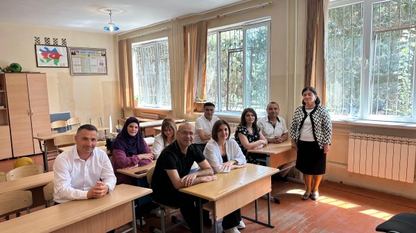 Sumqayıtın tanınmış pedaqoqu məktəbə “əlvida” dedi, 39 il öncəki məzunları ilə görüşdü - VİDEO (FOTOLAR)