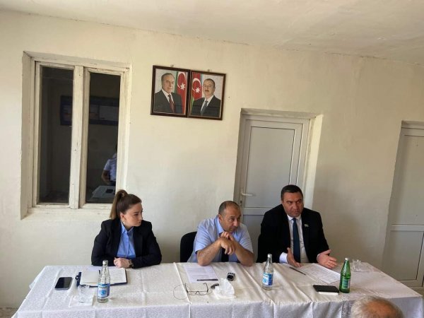 Deputat Xızıda seçicilərin problemlərini dinlədi -FOTOLAR