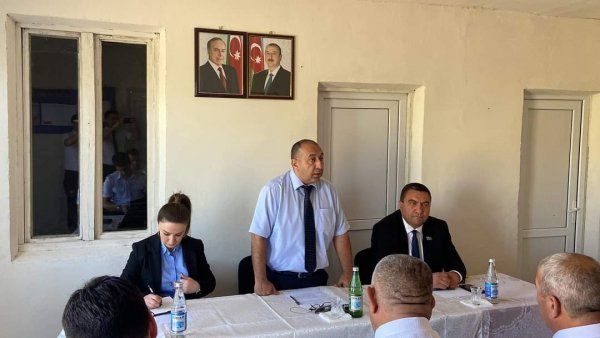 Deputat Xızıda seçicilərin problemlərini dinlədi -FOTOLAR