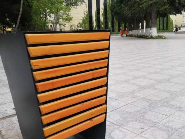 Sumqayıt küçələrinə tullantı qabları qoyulur (FOTOLAR)