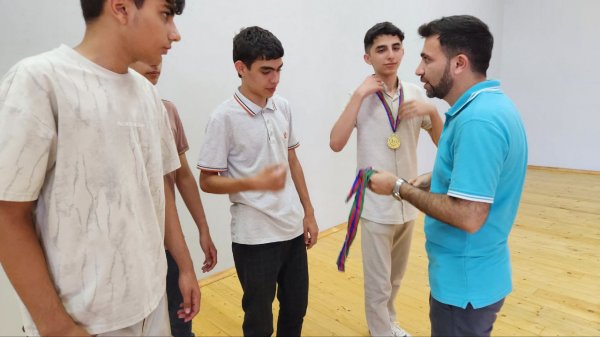 Sumqayıtda “Nə? Harada? Nə zaman?” oyunu üzrə məktəblilər arasında açıq kubok keçirilib-FOTO,VİDEO