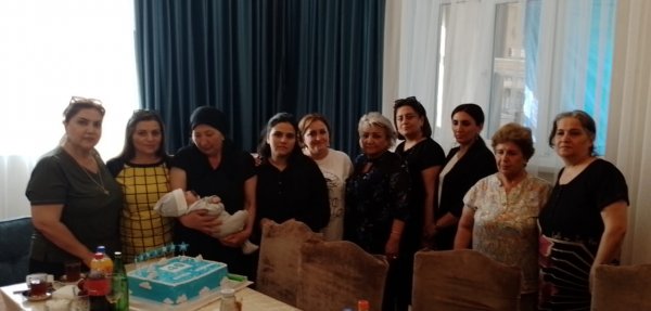 Şəhid ailəsində körpə qığıltısı: Dünyamıza xoş gəldin Cavidan Paşa! (FOTOLAR) Şəhid ailəsində körpə qığıltısı: Dünyamıza xoş gəldin Cavidan Paşa! (FOTOLAR)