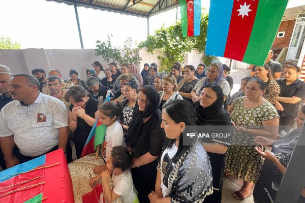 Qalıqları tapılan Xocalı şəhidi ilə Abşeronda vida mərasimi keçirilib - FOTO