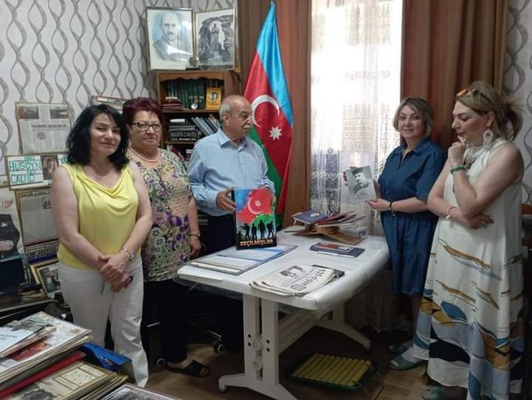 Bir qrup ziyalı xanım polkovnik Həmid Cəfərovu ziyarət etdi... -FOTOLAR Bir qrup ziyalı xanım polkovnik Həmid Cəfərovu ziyarət etdi... -FOTOLAR