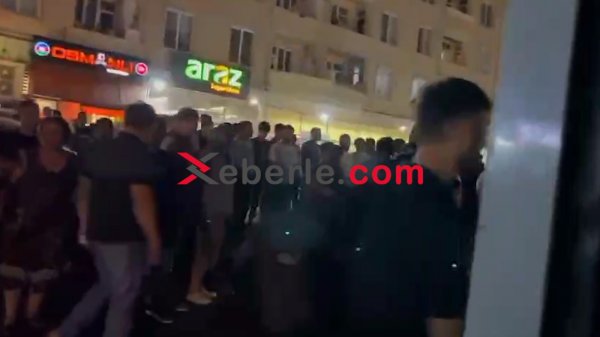 Sarayda avtomobil piyadanı vurdu (FOTO) Sarayda avtomobil piyadanı vurdu (FOTO)