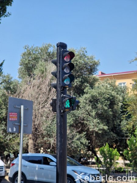 Sumqayıtda yeni quraşdırılan işıqforlar təhlükə saçır (FOTOLAR) Sumqayıtda yeni quraşdırılan işıqforlar təhlükə saçır (FOTOLAR)