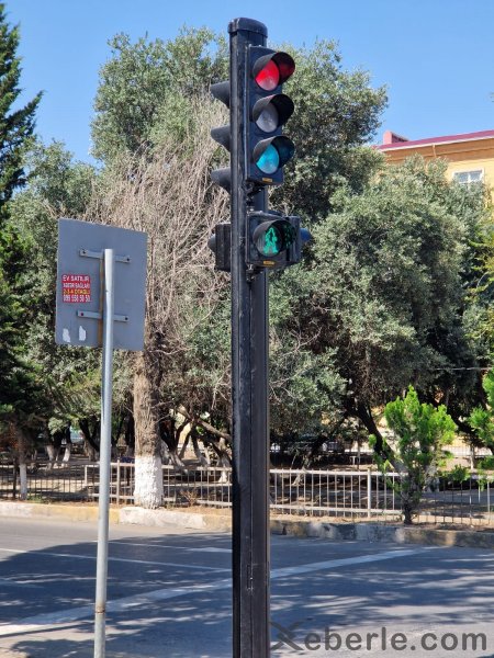 Sumqayıtda yeni quraşdırılan işıqforlar təhlükə saçır (FOTOLAR) Sumqayıtda yeni quraşdırılan işıqforlar təhlükə saçır (FOTOLAR)