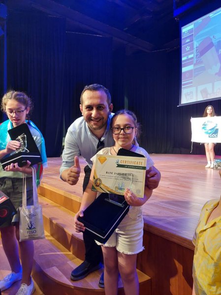 Sumqayıtın bir ildə 7 medal alan şagirdi ilə müsahibə (FOTOLAR) Sumqayıtın bir ildə 7 medal alan şagirdi ilə müsahibə (FOTOLAR)