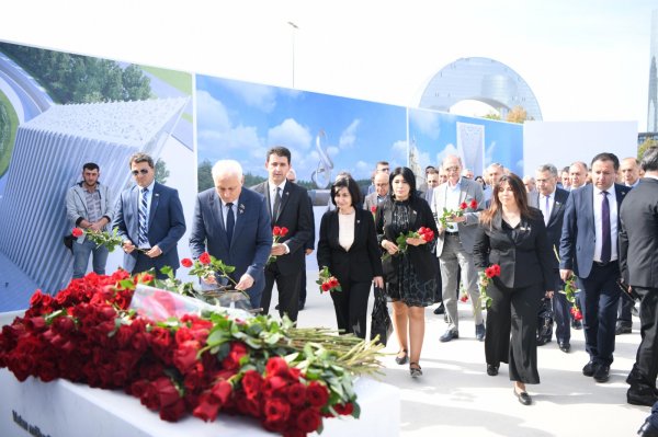Sumqayıtın yeni deputatı Səbinə Salmanova anım tədbirlərinə qatıldı (FOTOLAR) Sumqayıtın yeni deputatı Səbinə Salmanova anım tədbirlərinə qatıldı (FOTOLAR)