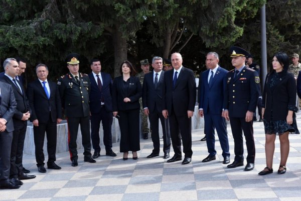 Sumqayıtın yeni deputatı Səbinə Salmanova anım tədbirlərinə qatıldı (FOTOLAR) Sumqayıtın yeni deputatı Səbinə Salmanova anım tədbirlərinə qatıldı (FOTOLAR)