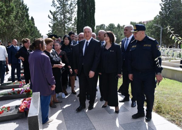 Sumqayıtın yeni deputatı Səbinə Salmanova anım tədbirlərinə qatıldı (FOTOLAR) Sumqayıtın yeni deputatı Səbinə Salmanova anım tədbirlərinə qatıldı (FOTOLAR)