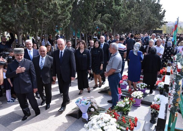 Sumqayıtın yeni deputatı Səbinə Salmanova anım tədbirlərinə qatıldı (FOTOLAR) Sumqayıtın yeni deputatı Səbinə Salmanova anım tədbirlərinə qatıldı (FOTOLAR)
