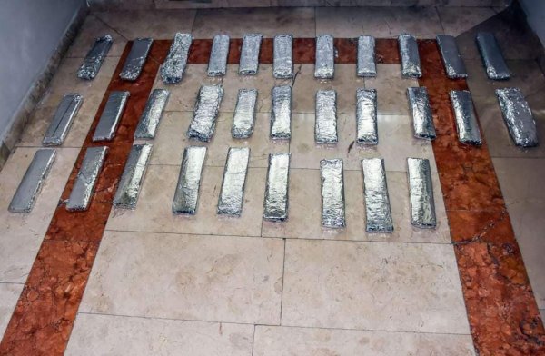 İrandan gedən maşında 7 kq narkotik aşkarlandı - FOTO