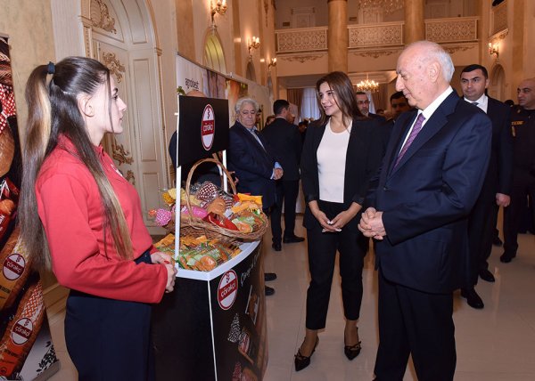 Sumqayıtın 75 illik yubileyinə həsr olunmuş sənaye sərgisi keçirilib Sumqayıtın 75 illik yubileyinə həsr olunmuş sənaye sərgisi keçirilib