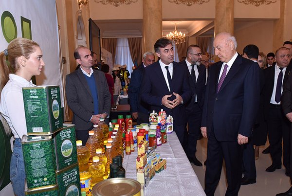 Sumqayıtın 75 illik yubileyinə həsr olunmuş sənaye sərgisi keçirilib Sumqayıtın 75 illik yubileyinə həsr olunmuş sənaye sərgisi keçirilib
